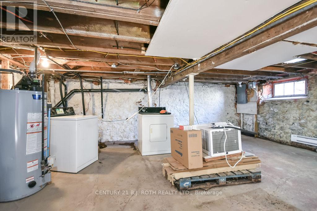 174 BARRIE ROAD - 48