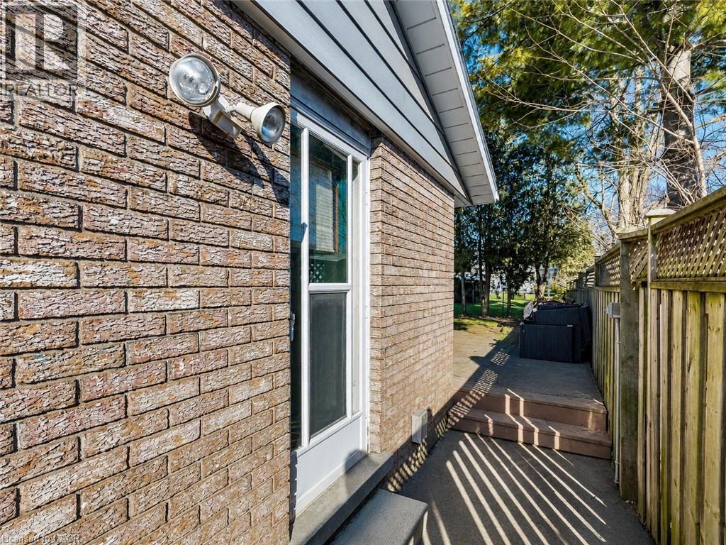 16 ALDERWOOD Crescent - Image 2
