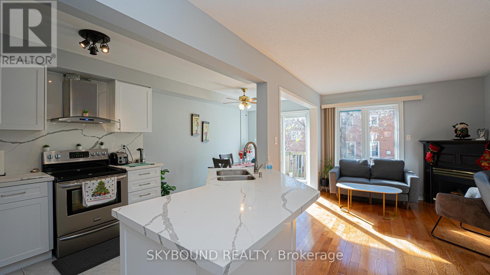 #43 1588 SOUTH PARADE COURT - 12