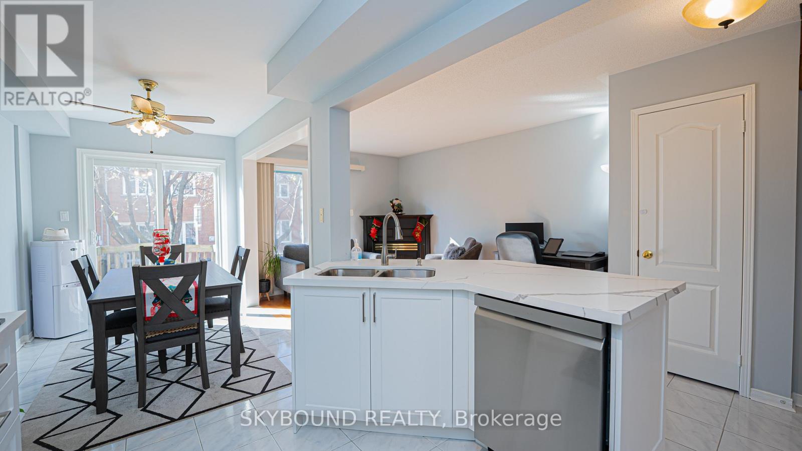 #43 1588 SOUTH PARADE COURT - 13