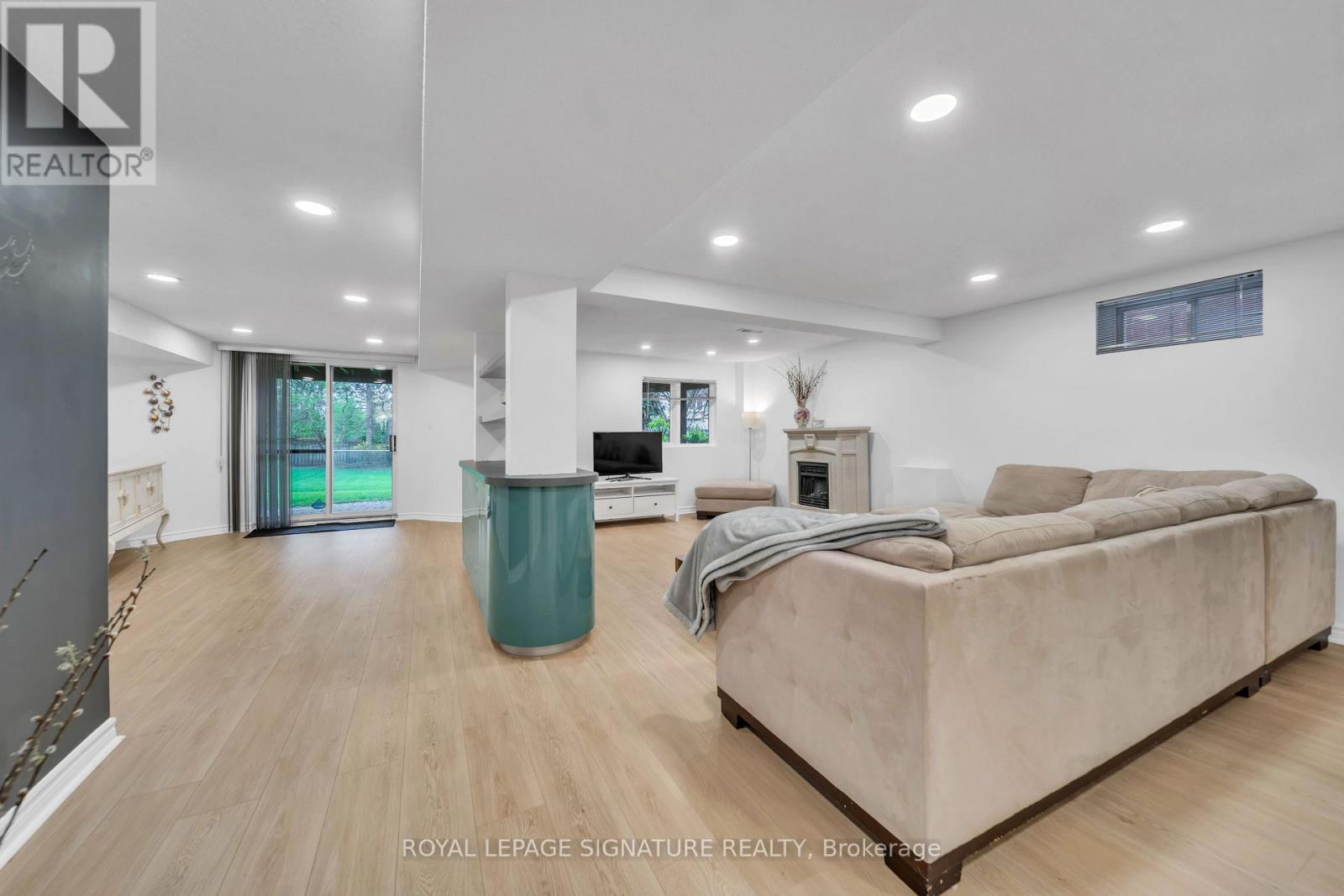 47 EDMUND SEAGER DRIVE - 29