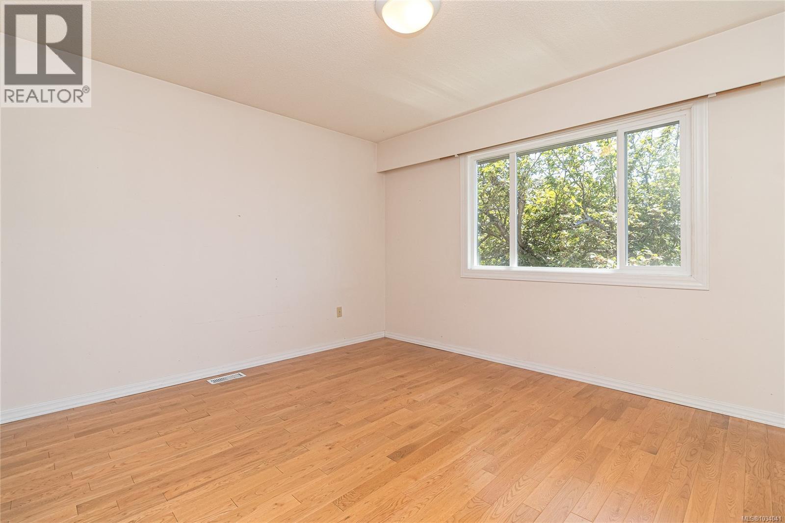 2252 Kinross Ave - 10