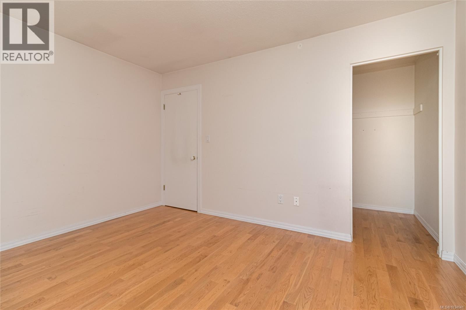 2252 Kinross Ave - 11