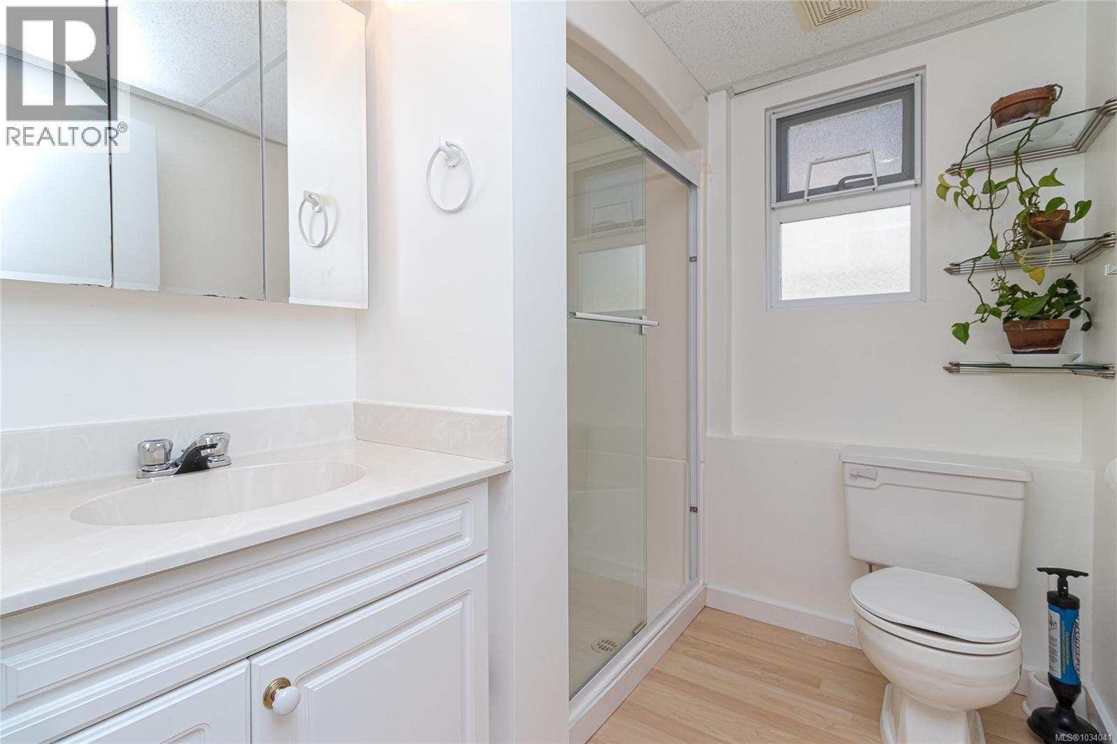 2252 Kinross Ave - 15