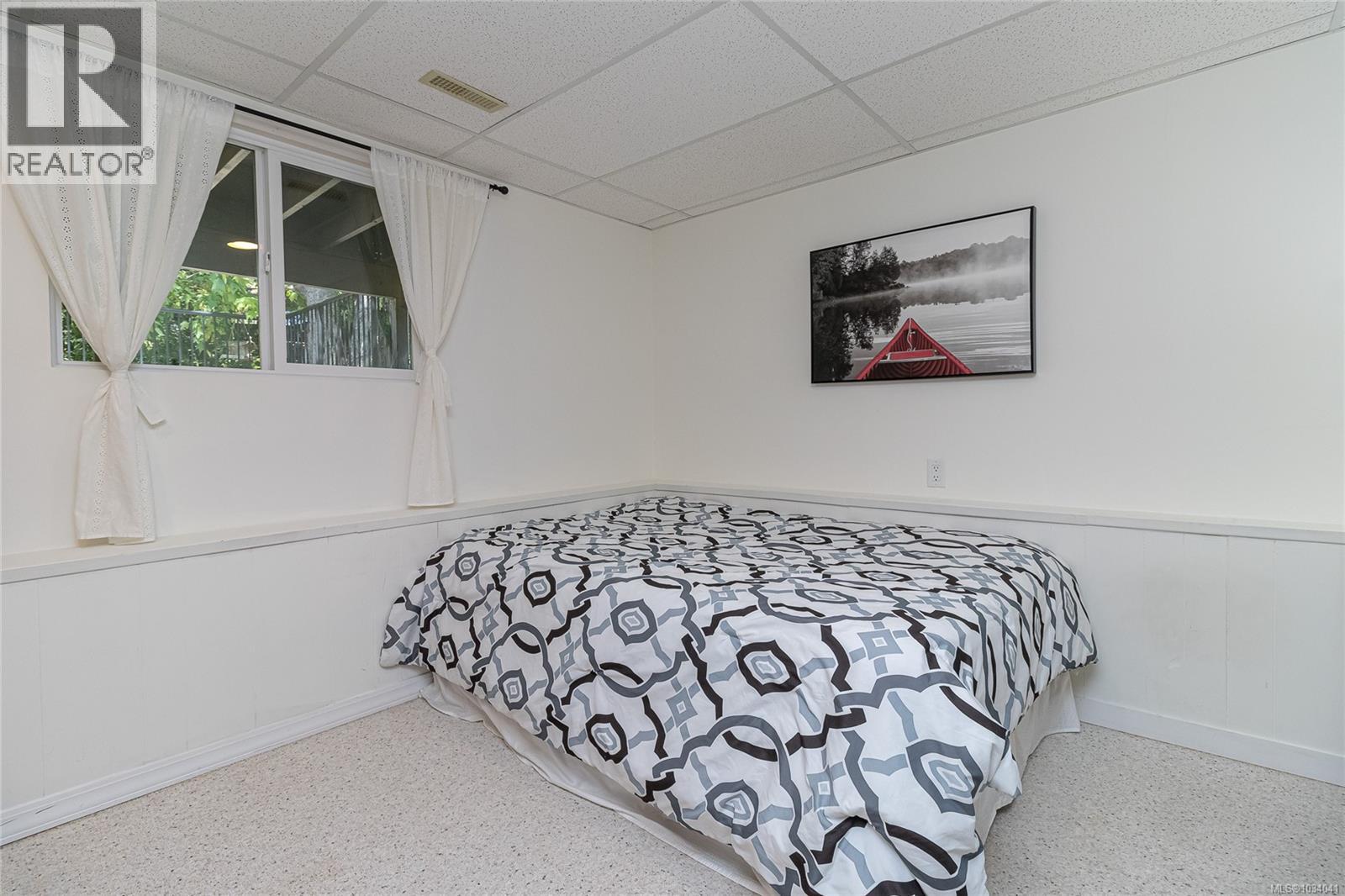 2252 Kinross Ave - 17