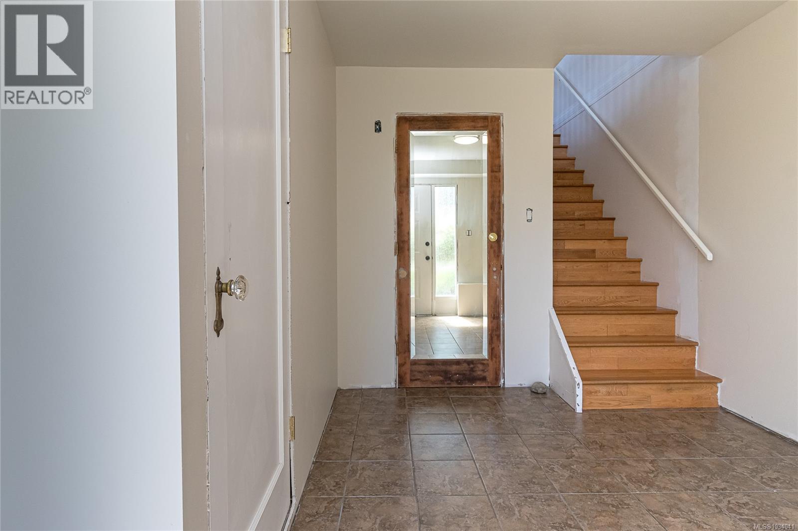 2252 Kinross Ave - Image 2