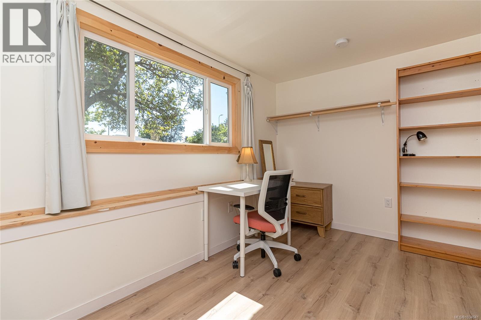 2252 Kinross Ave - 21