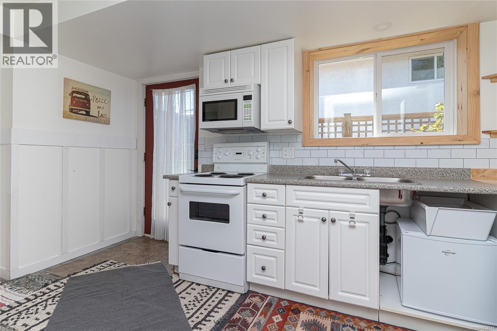 2252 Kinross Ave - 22