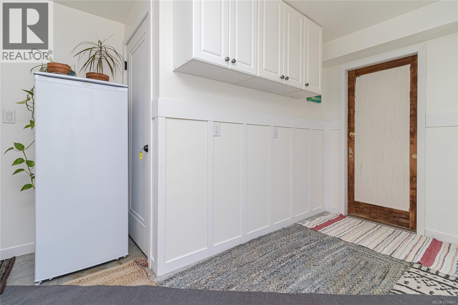 2252 Kinross Ave - 23