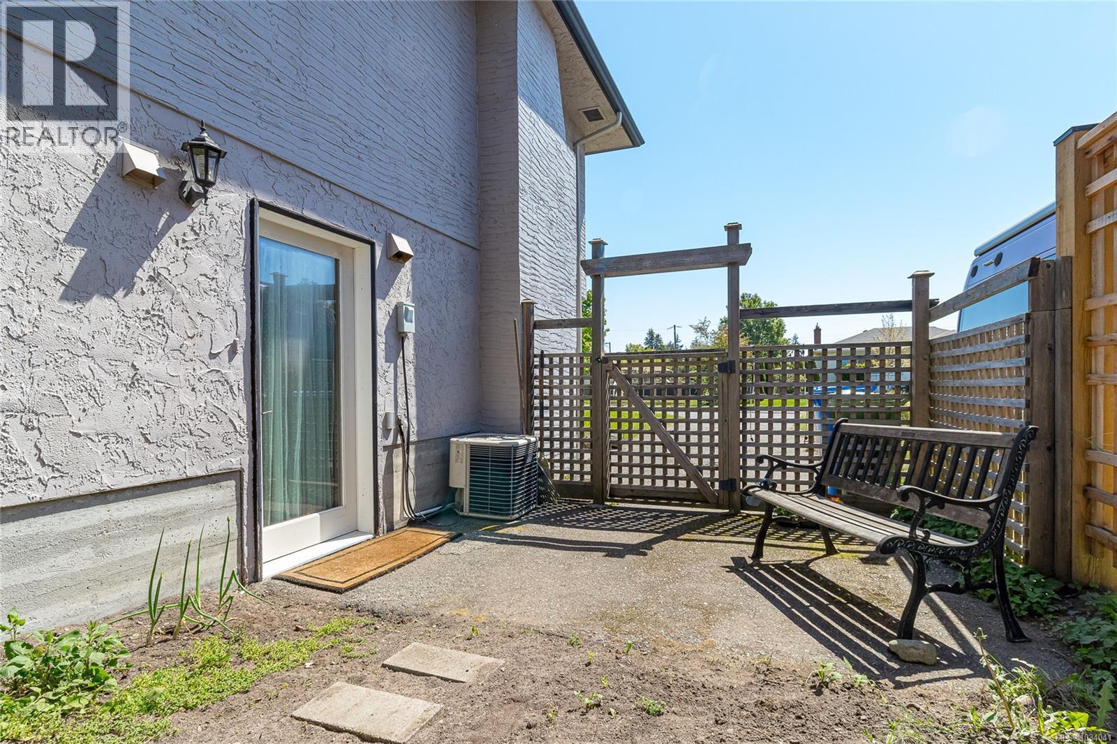 2252 Kinross Ave - 25