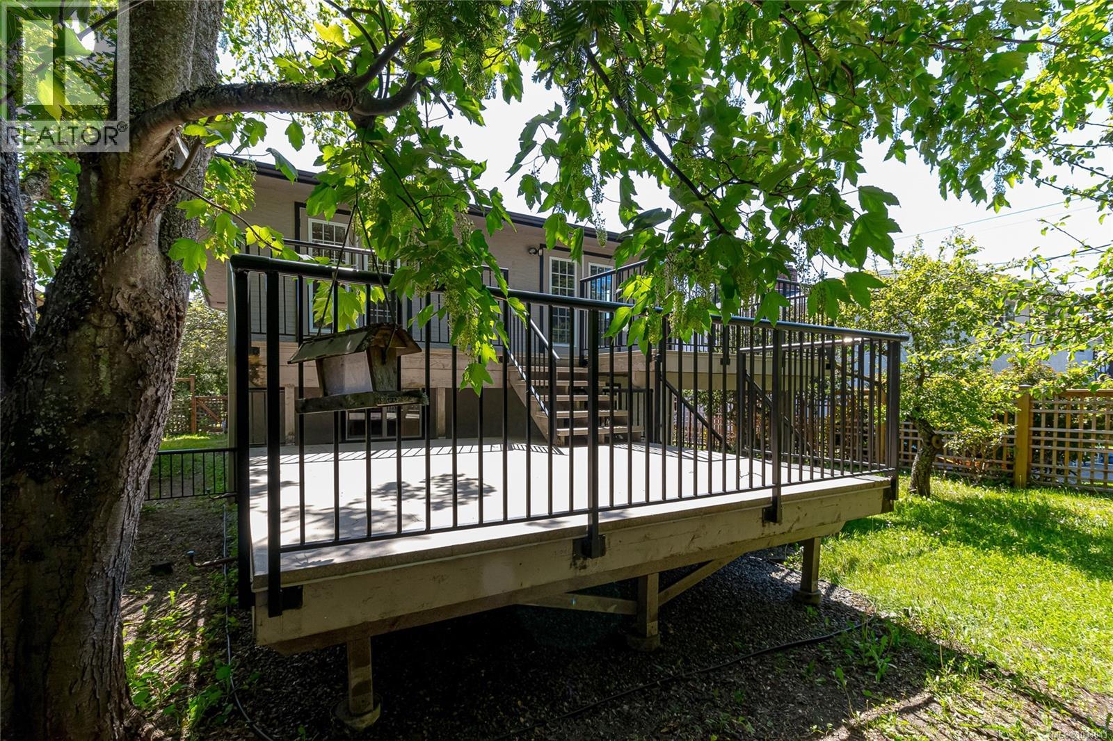 2252 Kinross Ave - 28