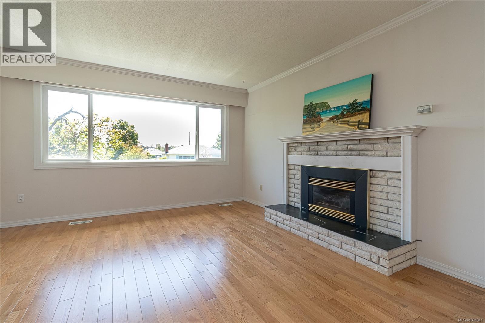 2252 Kinross Ave - 4
