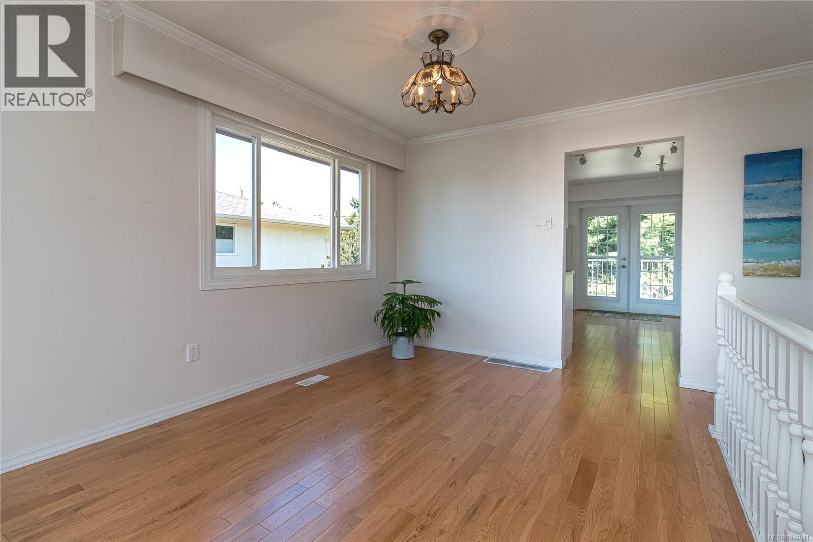 2252 Kinross Ave - 6