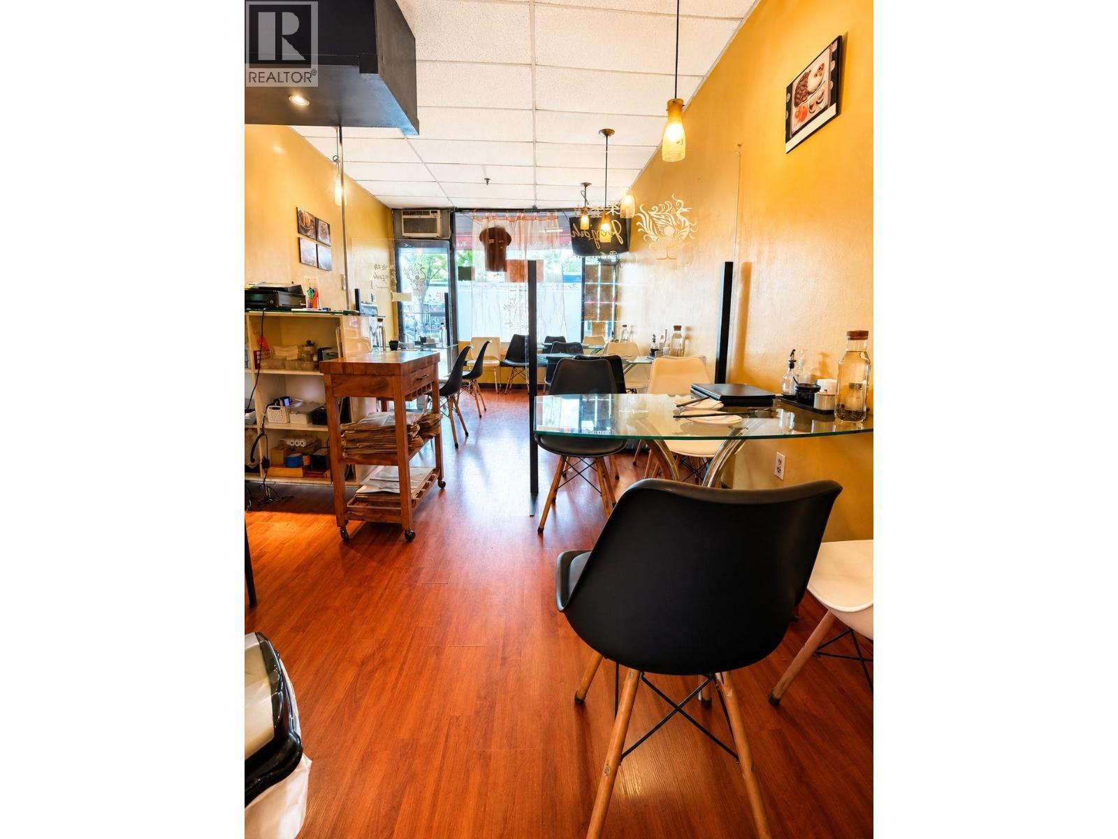 2 3337 KINGSWAY, Vancouver — photo 3