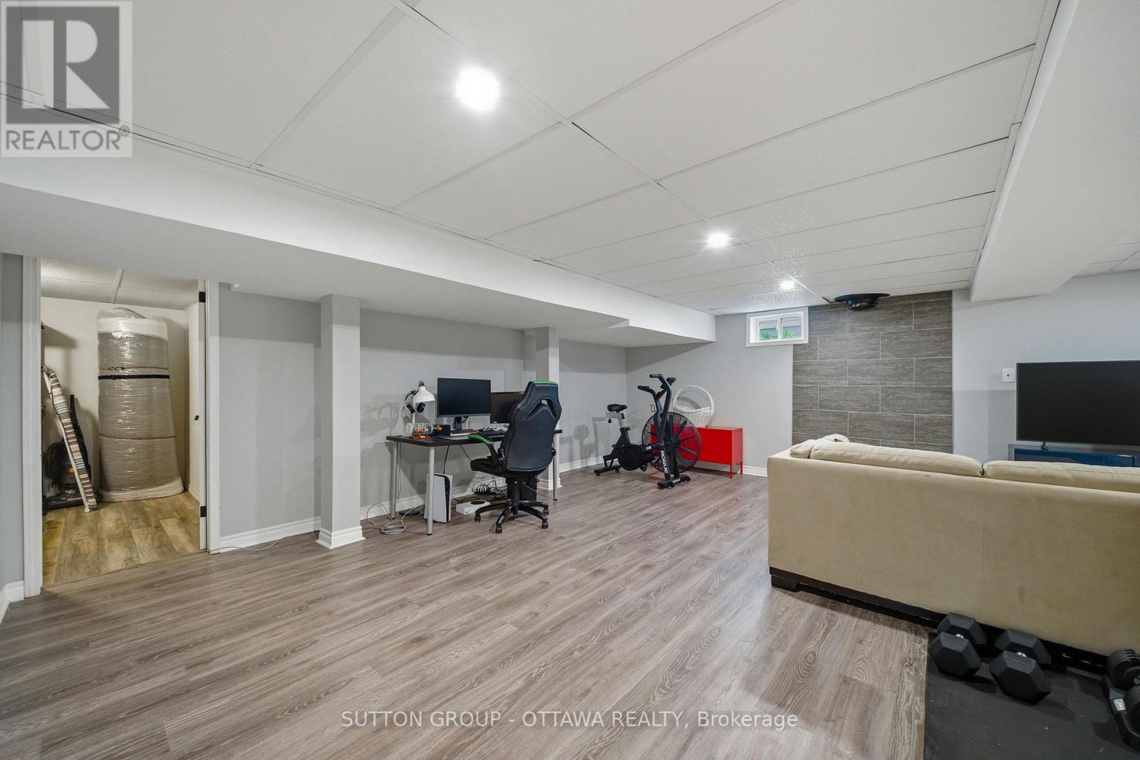 380 MAPLE STREET - 17