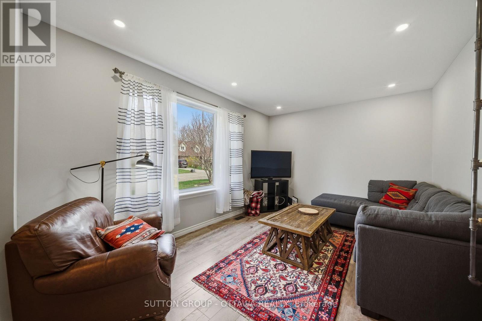 380 MAPLE STREET - 7