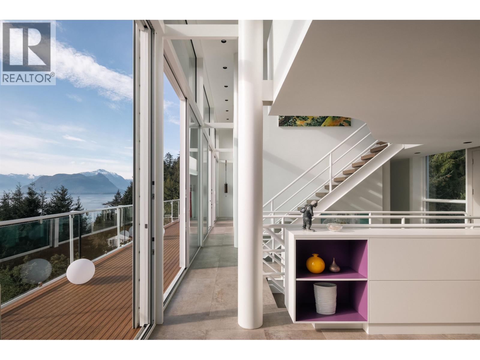 90 ISLEVIEW PLACE, West Vancouver