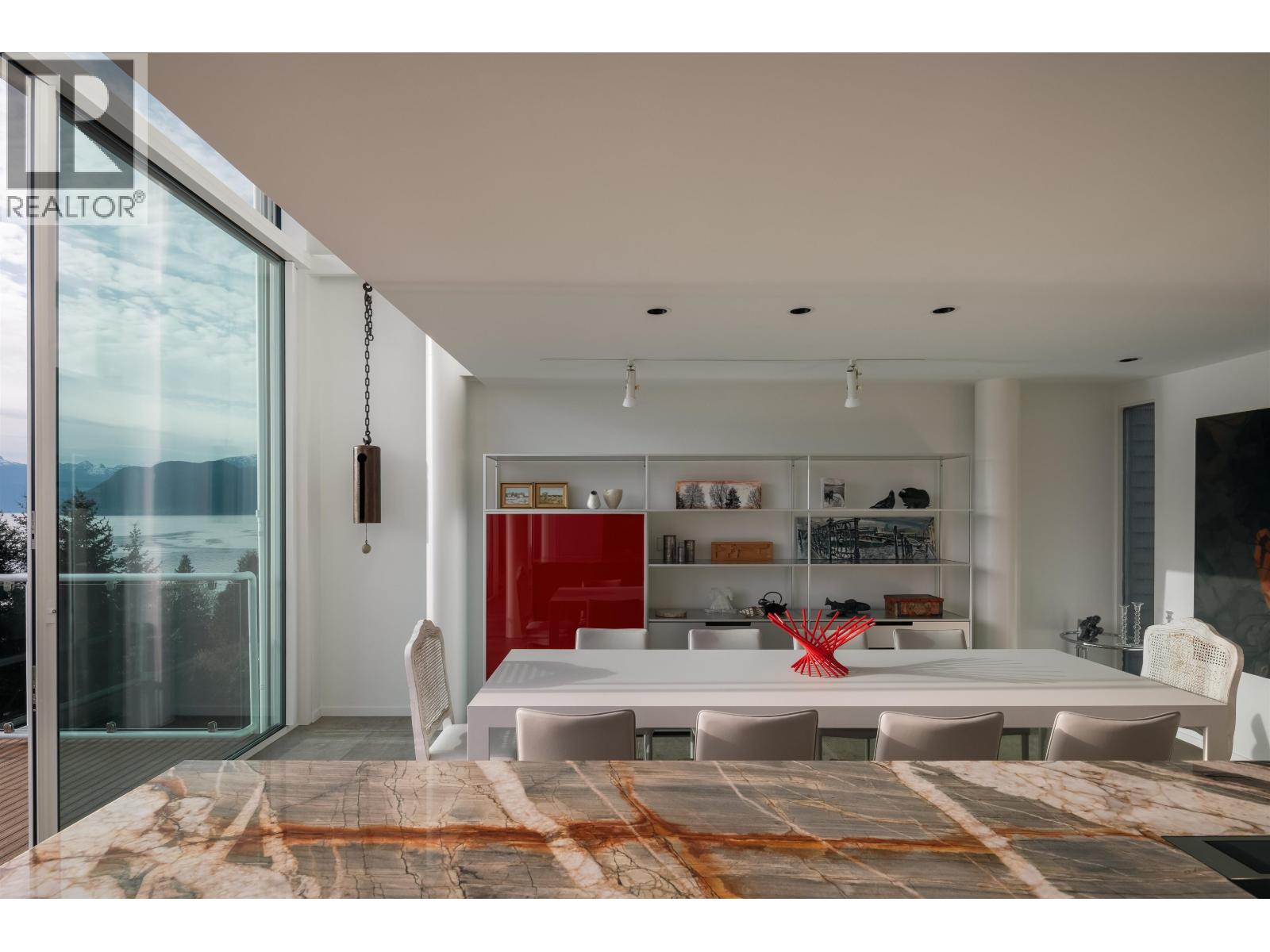 90 ISLEVIEW PLACE, West Vancouver
