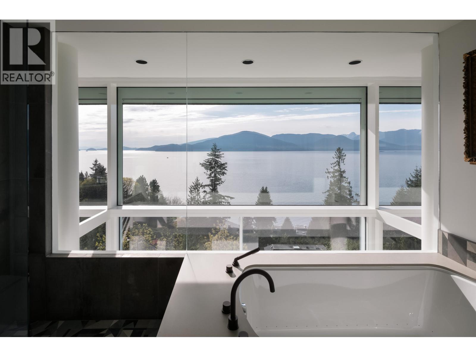 90 ISLEVIEW PLACE, West Vancouver