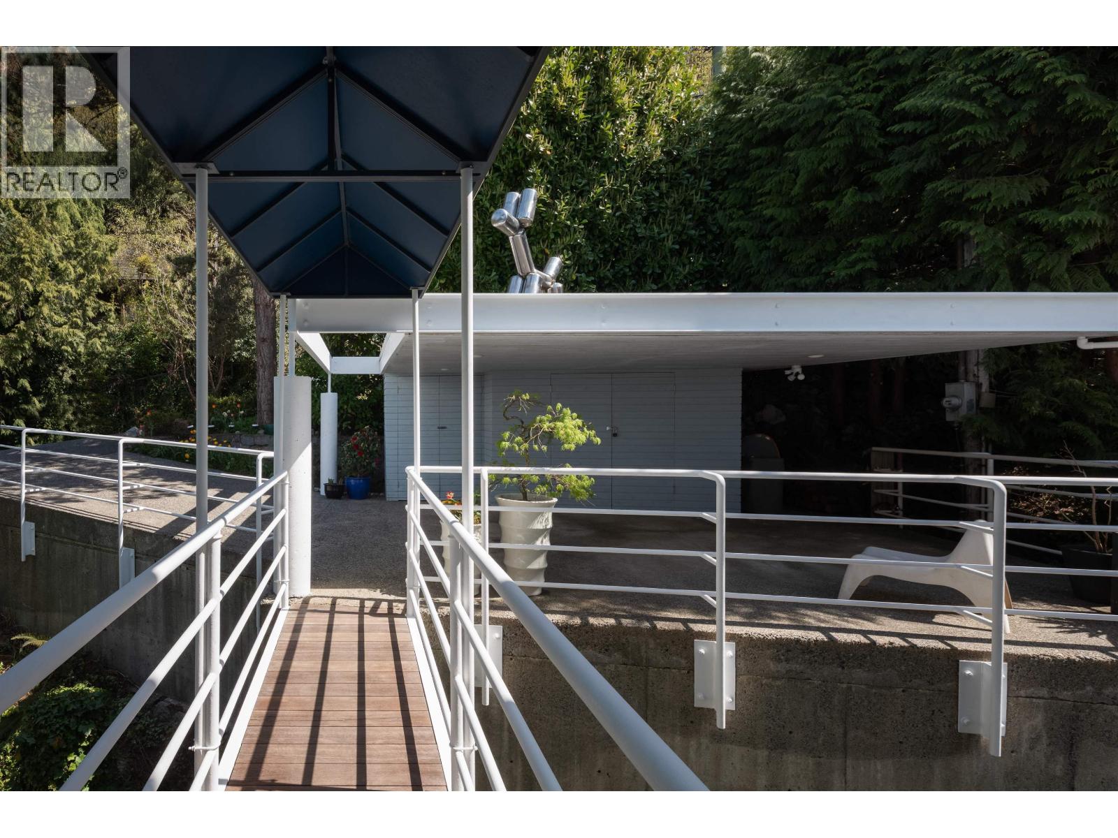90 ISLEVIEW PLACE, West Vancouver