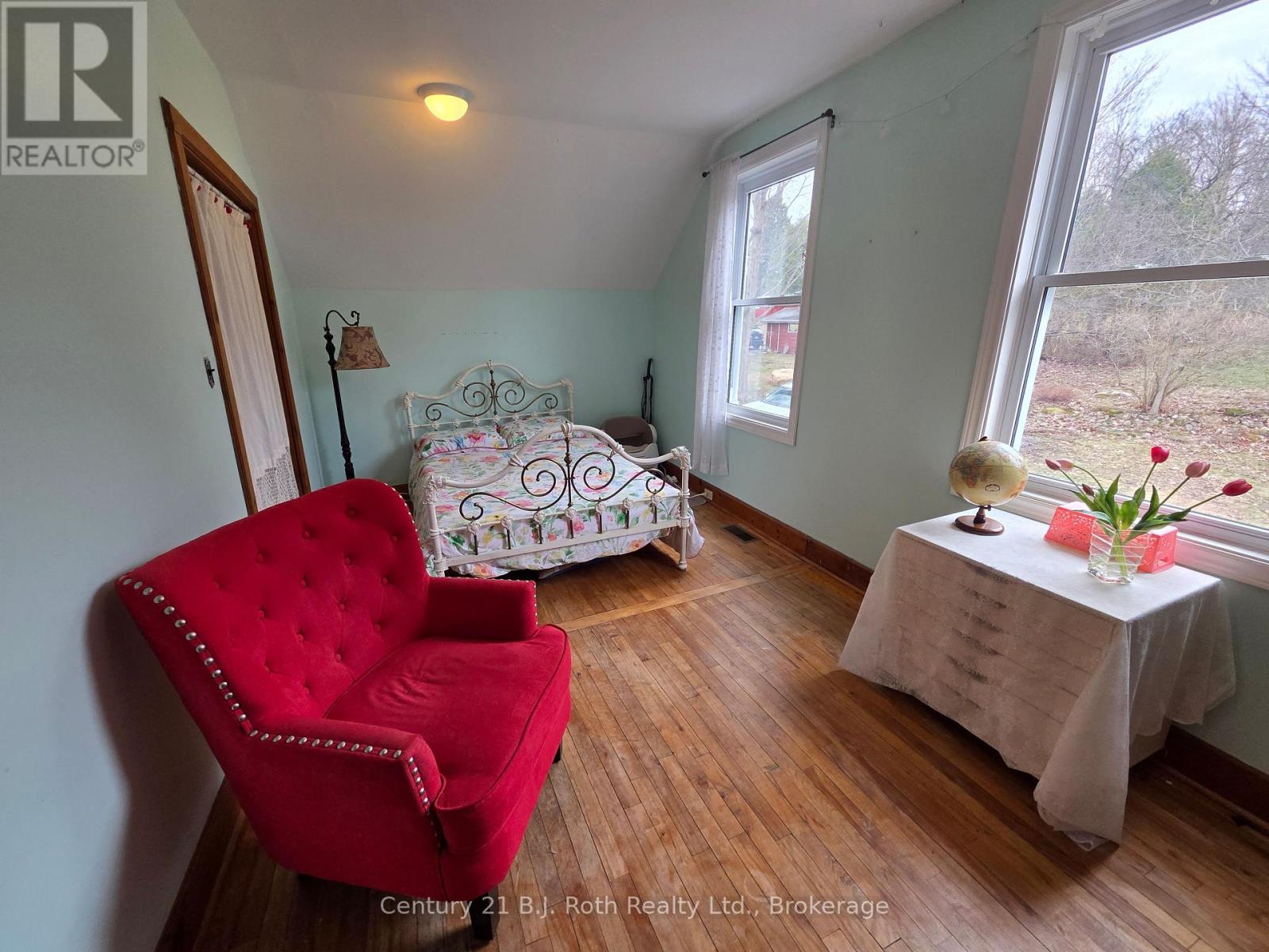 4 STOCKING LANE - 12