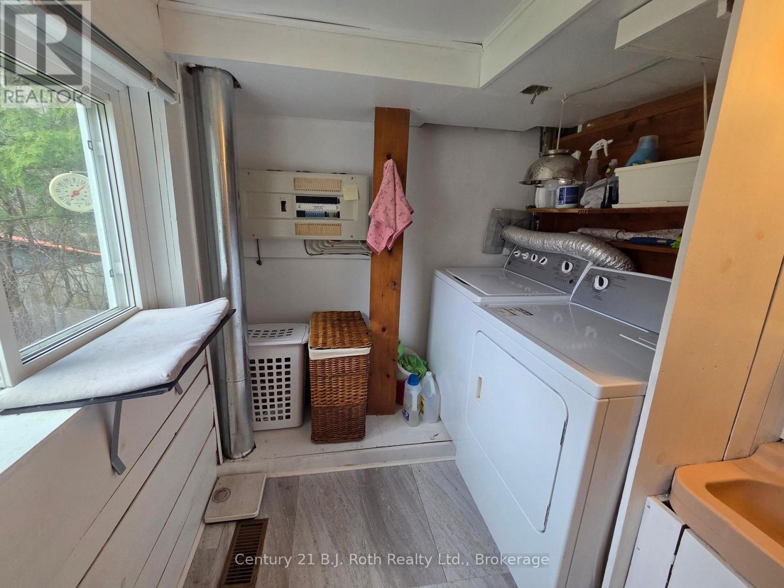 4 STOCKING LANE - 17