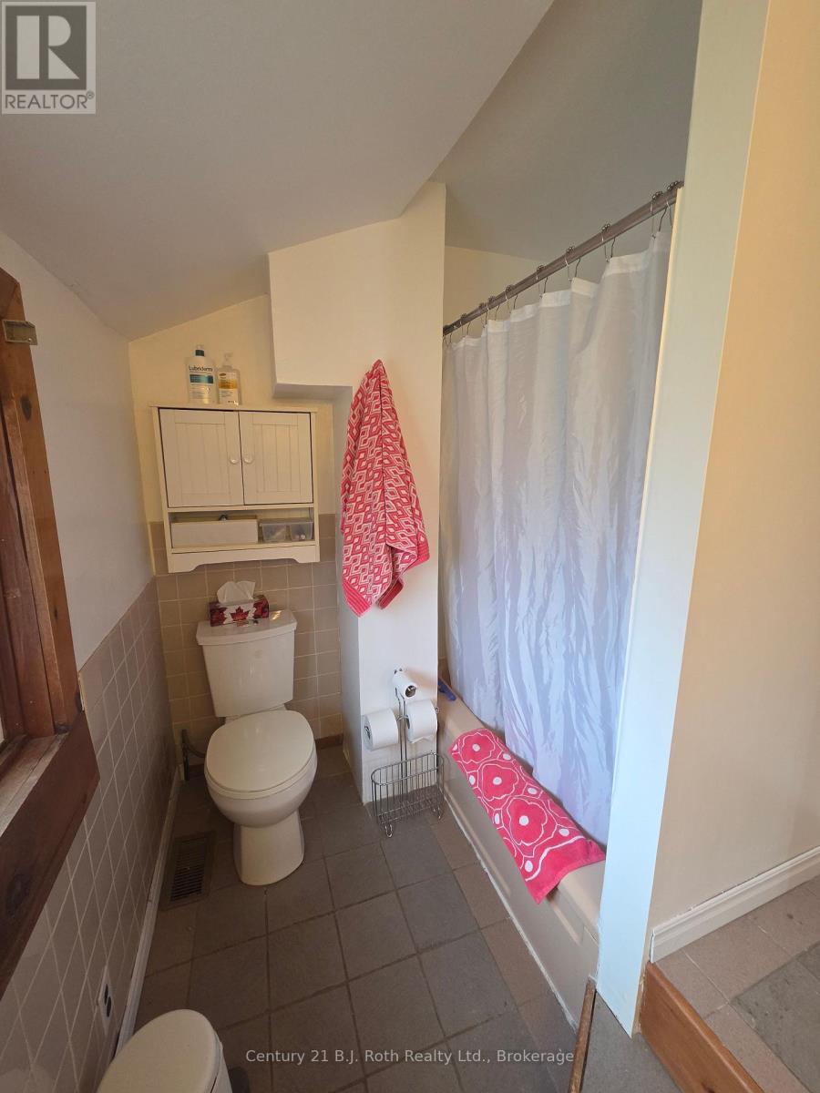 4 STOCKING LANE - 16