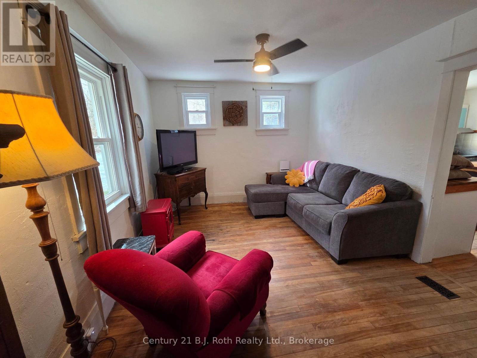 4 STOCKING LANE - 14