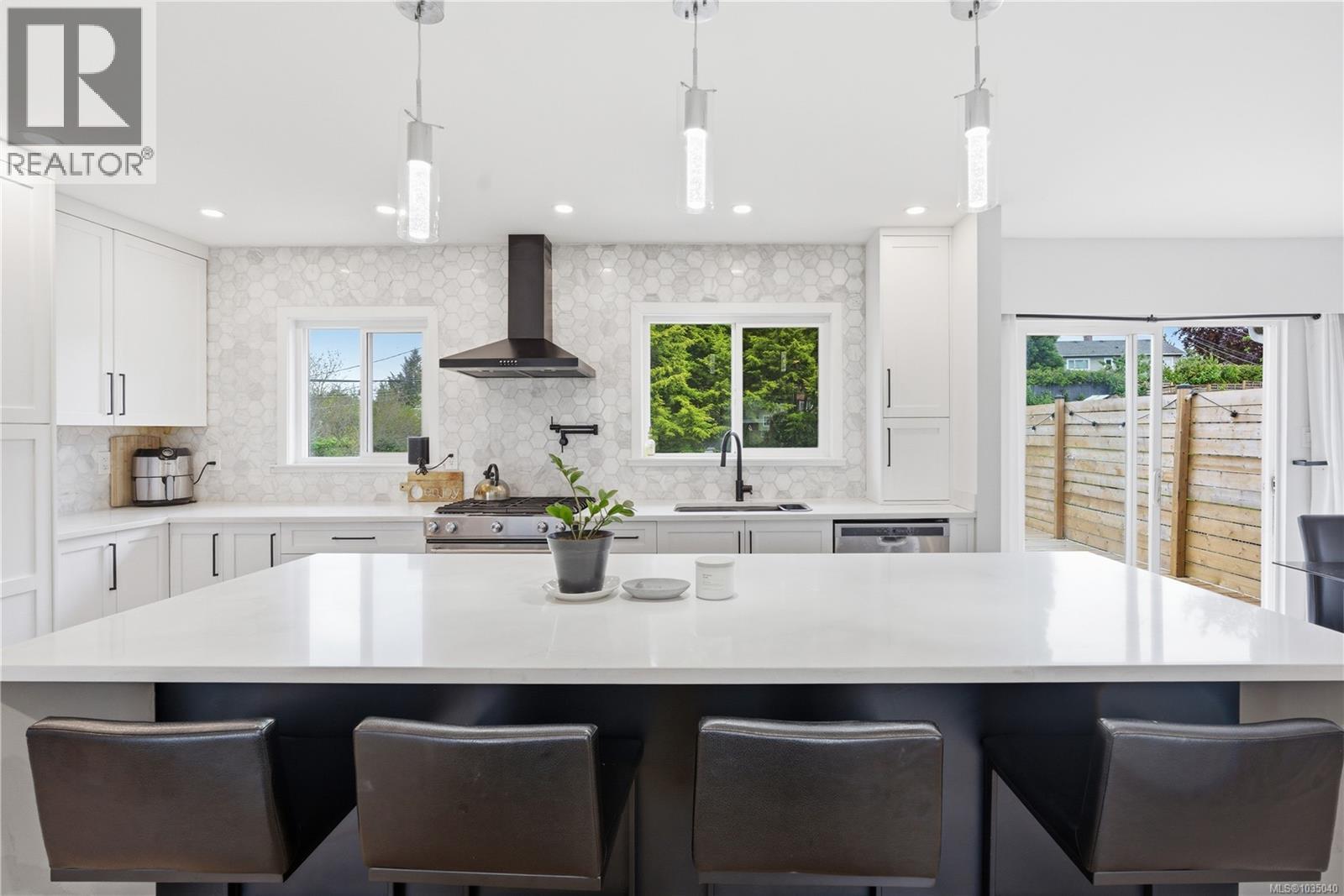 4261 Carey Rd - 11
