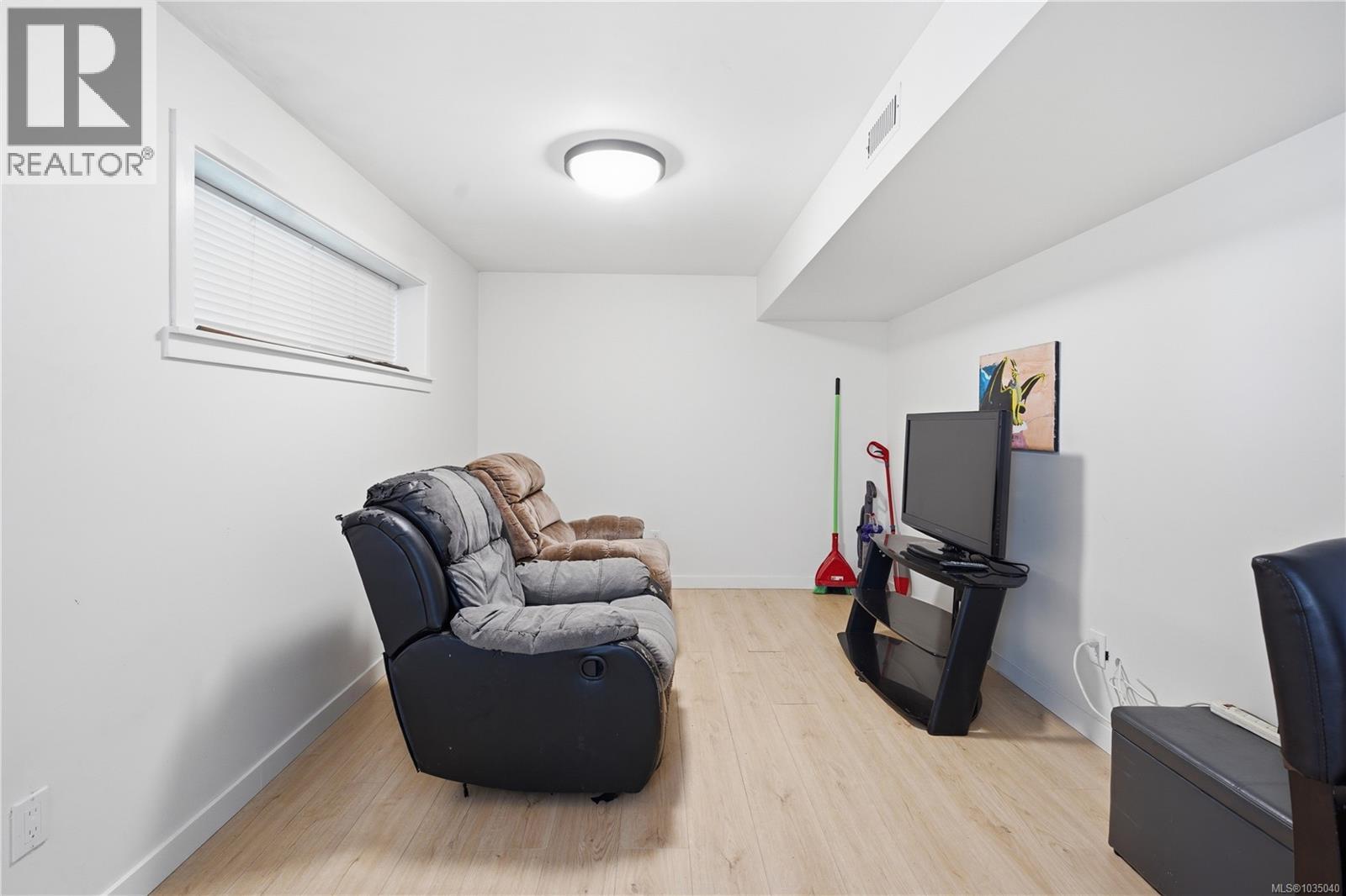 4261 Carey Rd - 23