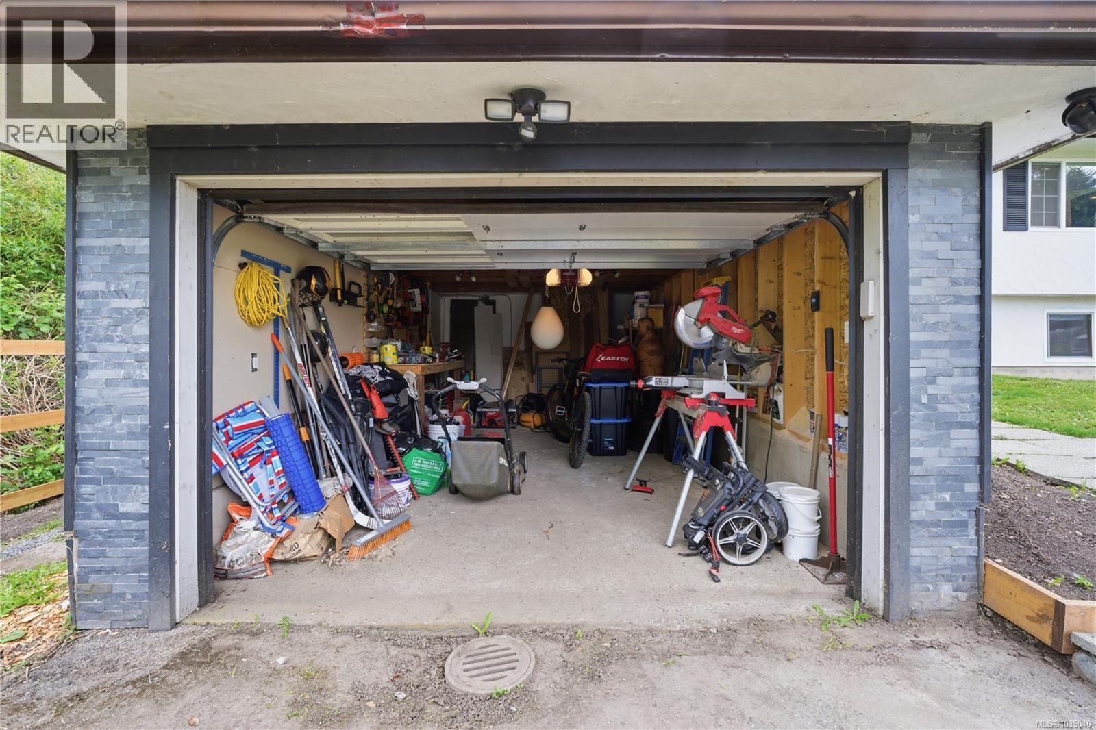 4261 Carey Rd - 31