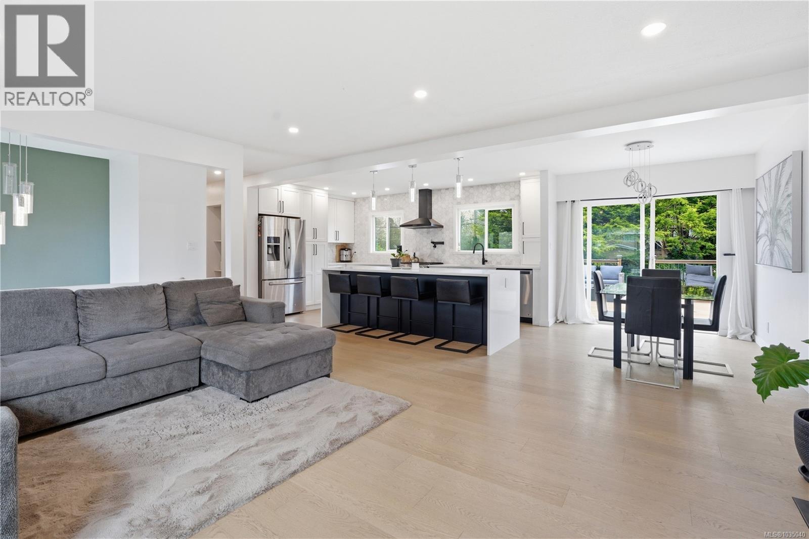 4261 Carey Rd - 6