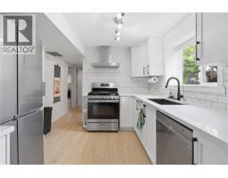 4261 Carey Rd, Saanich, BC V8Z4H1 Photo 22