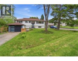 4261 Carey Rd, Saanich, BC V8Z4H1 Photo 30