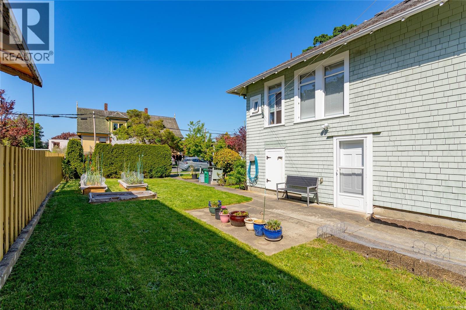 2238 Shakespeare St - 31