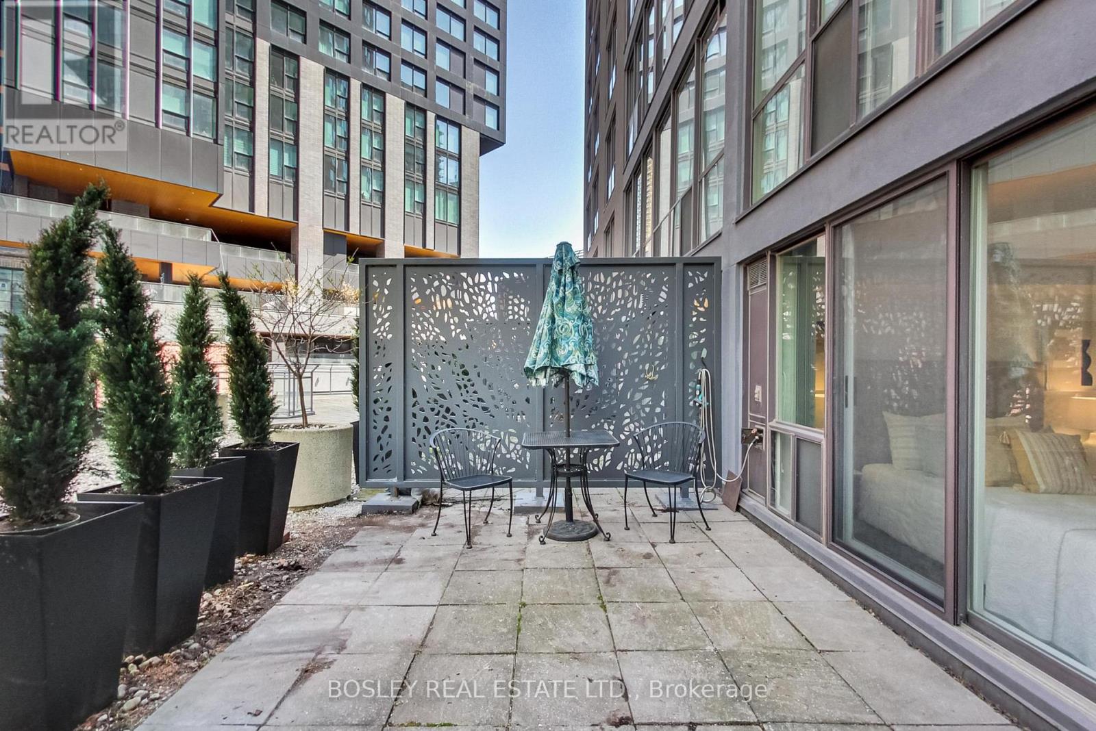 #209 24 WELLESLEY STREET W - 25