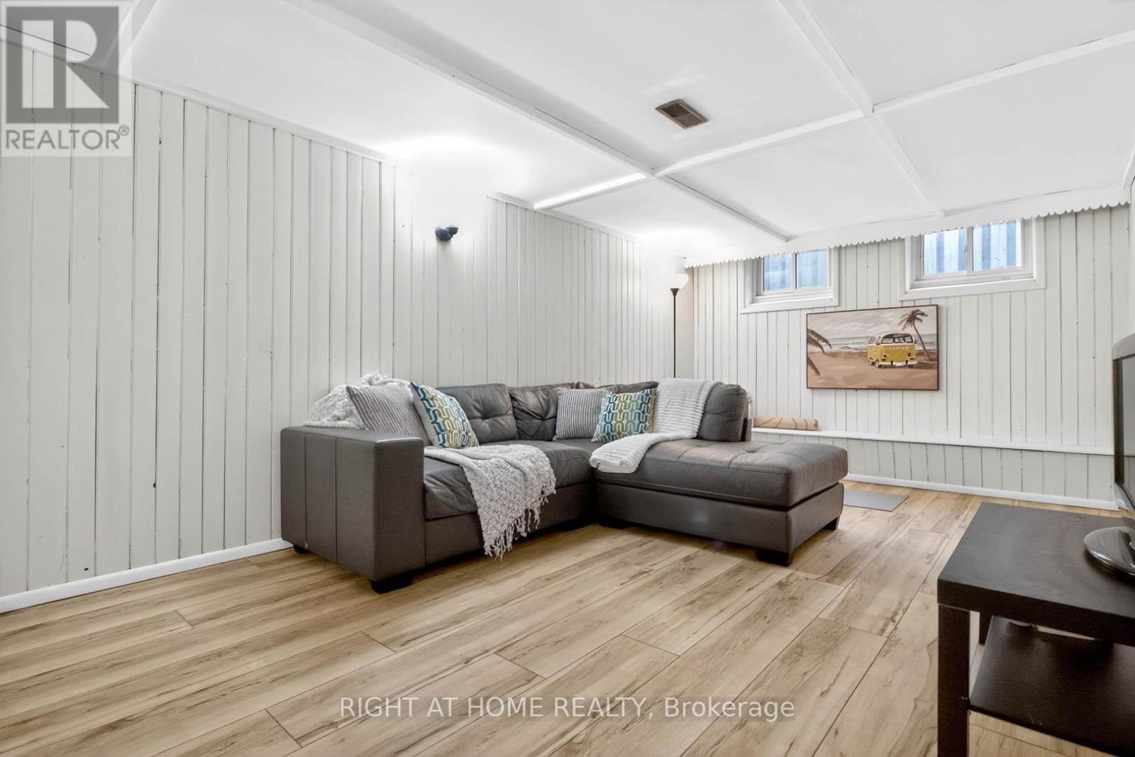 874 FRANCIS ROAD - 20