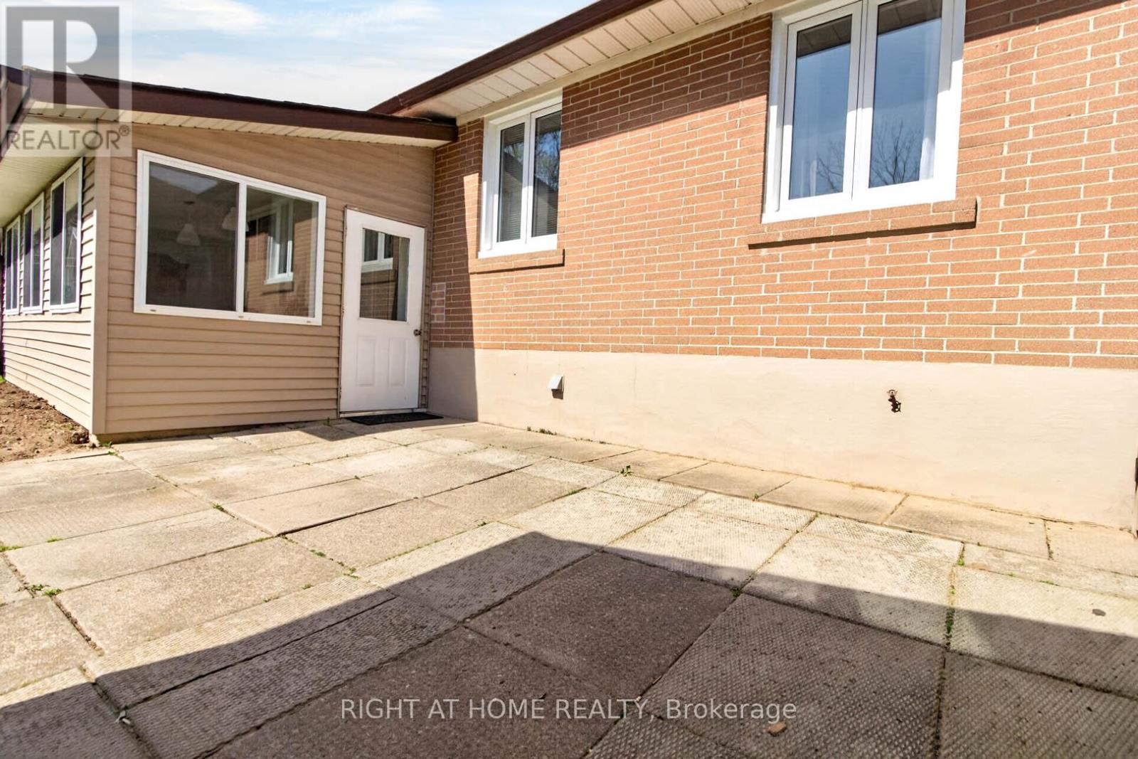 874 FRANCIS ROAD - 27