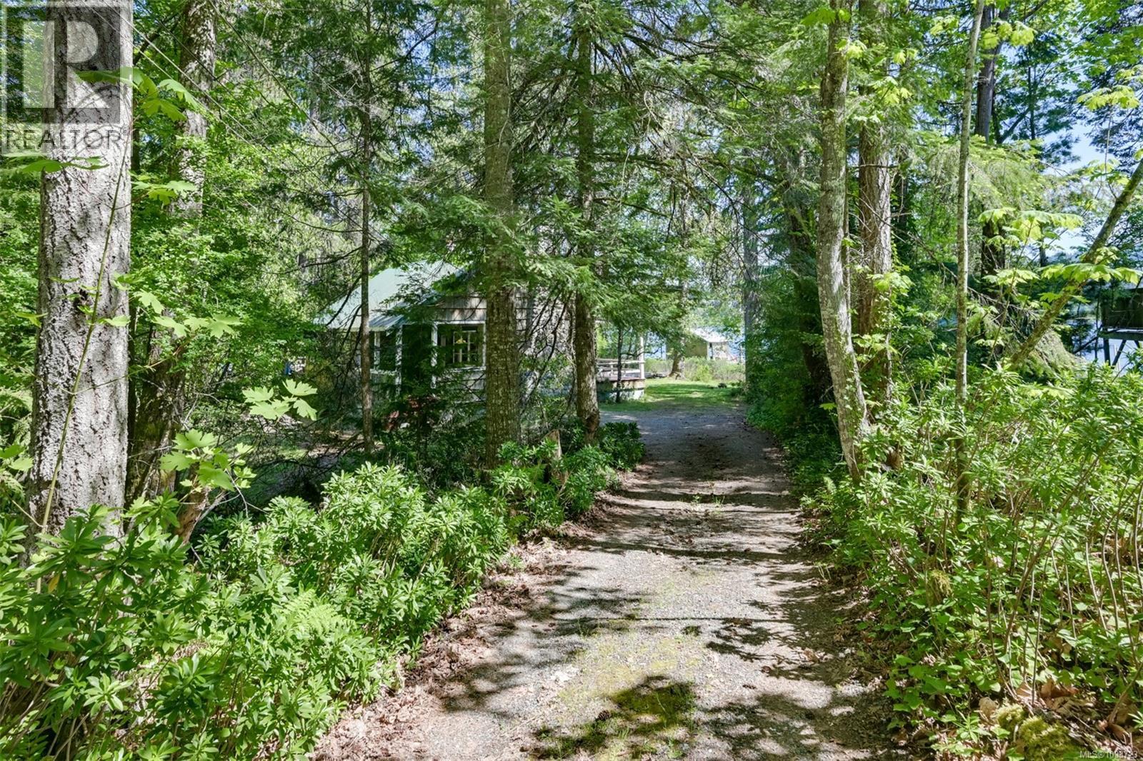2024 Renfrew Rd - 76
