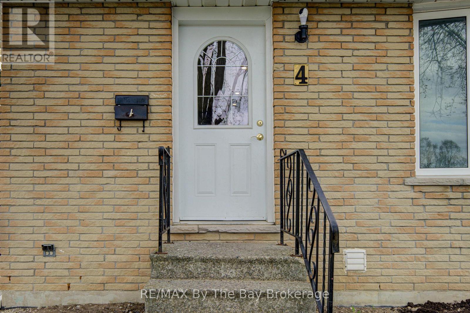 4 WATTS CRESCENT - 5