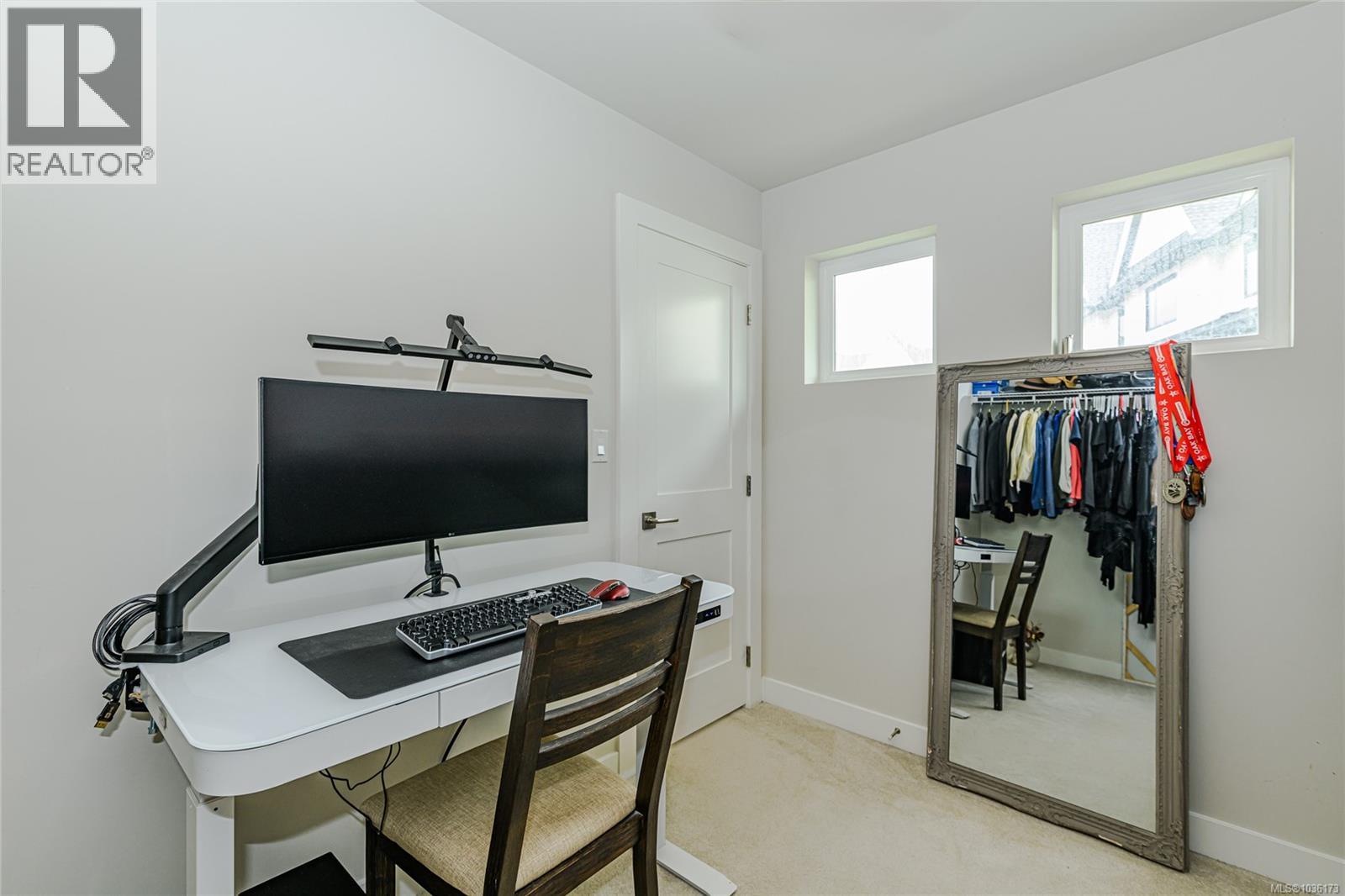 2922 Burlington Cres - 26