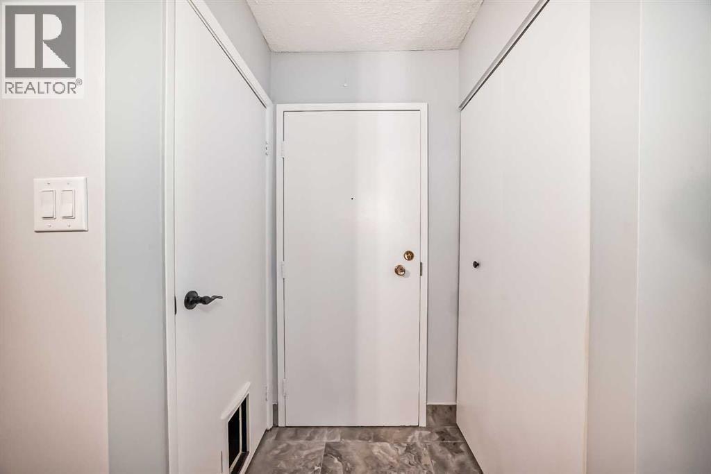 #7102 315 Southampton Drive SW - 29