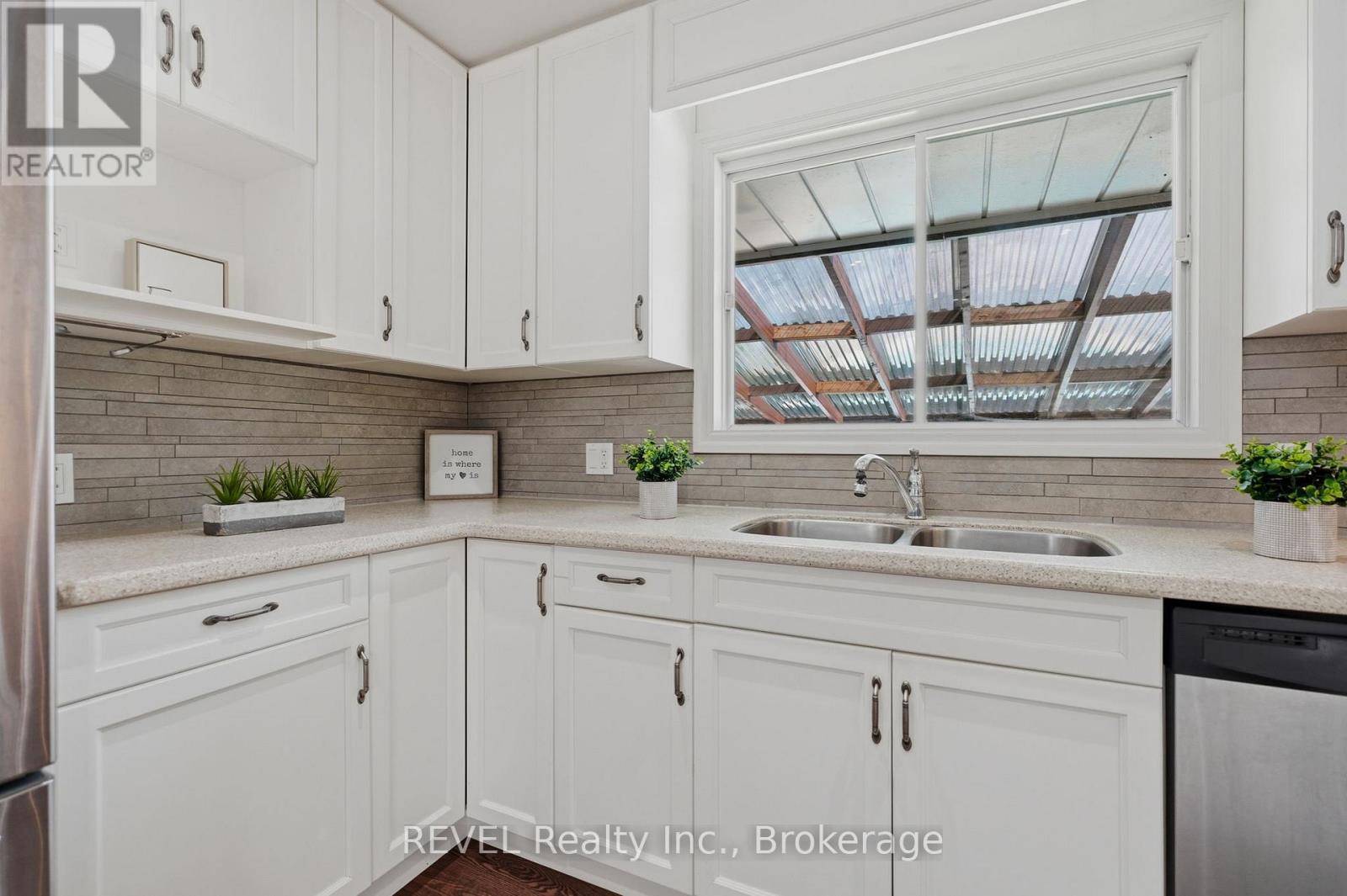 8 FERNWOOD TERRACE - 13