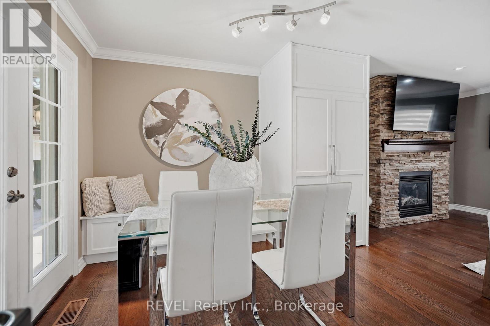 8 FERNWOOD TERRACE - 16
