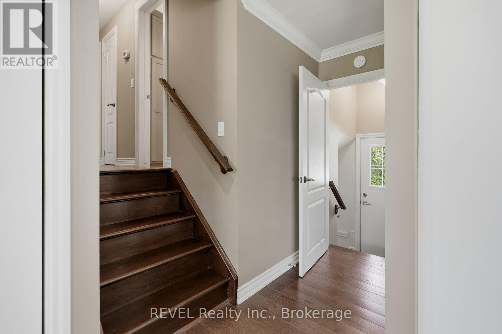 8 FERNWOOD TERRACE - 18