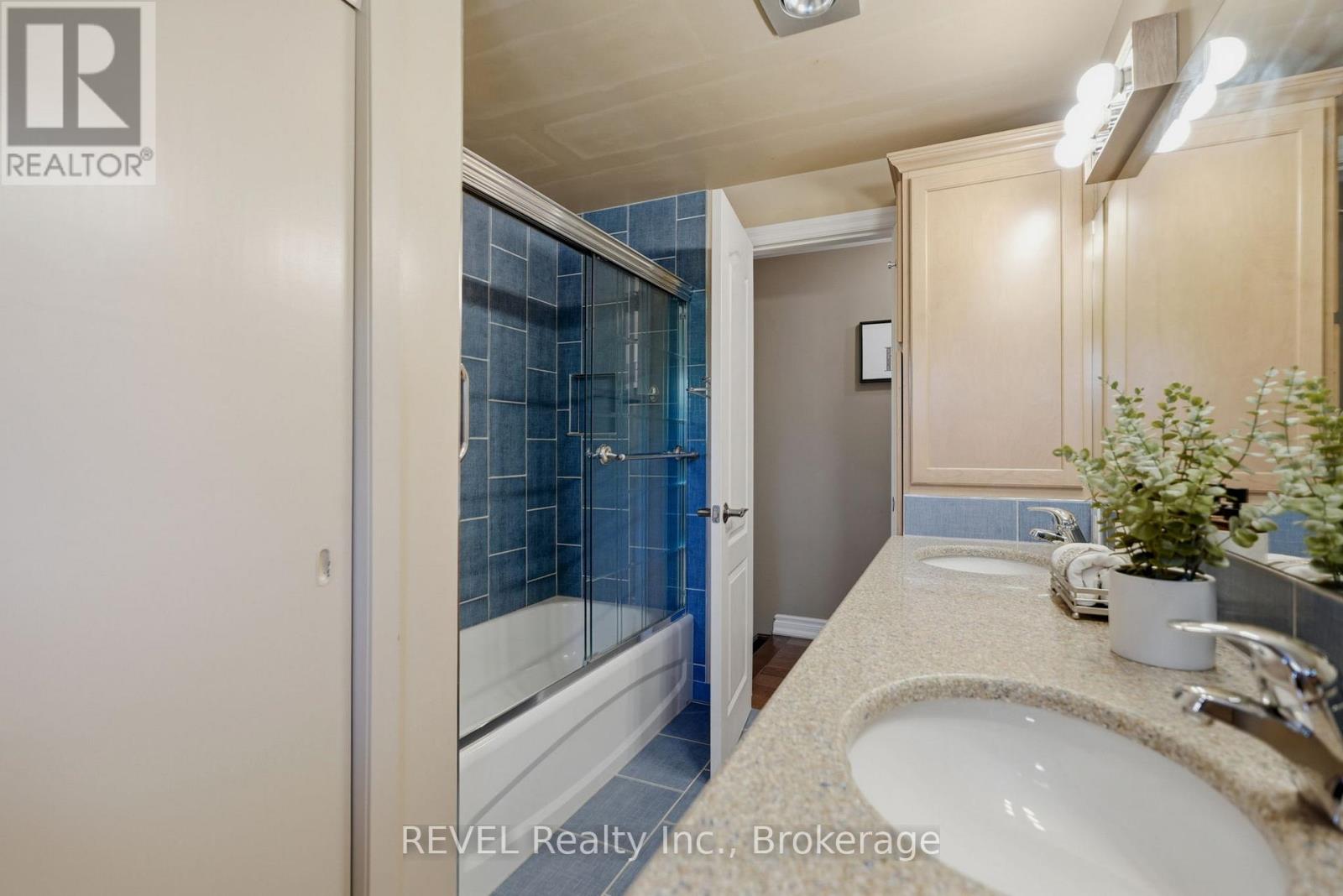 8 FERNWOOD TERRACE - 20