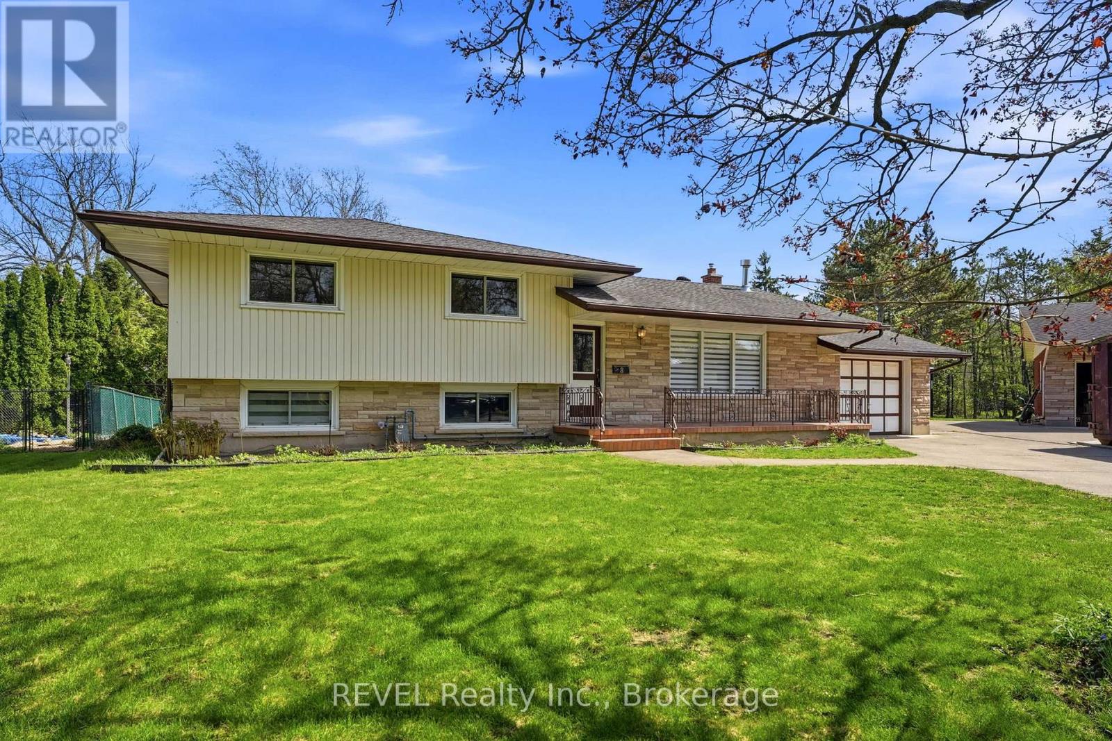8 FERNWOOD TERRACE - 46