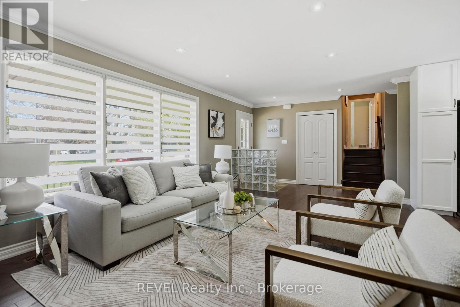 8 FERNWOOD TERRACE - 9