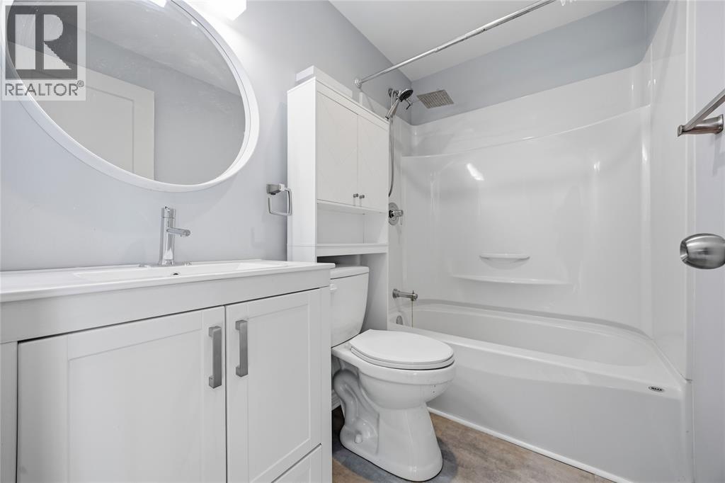 310 CONRAD STREET, Sarnia, Ontario, N7T3K6 — Photo 2