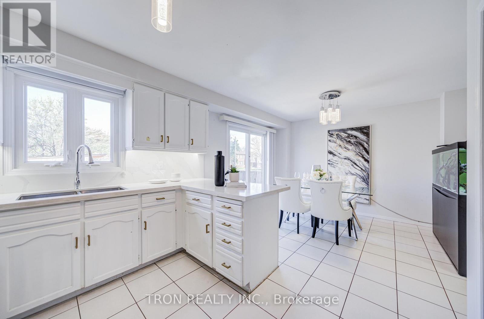 256 ALEXMUIR BOULEVARD - 17